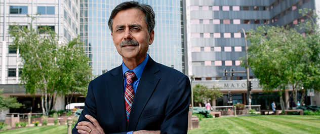 Image of Sundeep Khosla, M.D., in his Osteoporosis and Bone Biology Lab at Mayo Clinic.